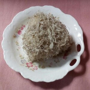 おぼろ昆布を海苔代わりに！　「おぼろ昆布おにぎり」